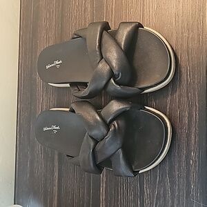 CHUNKY Sandal by UNIVERSAL Thread. Size 8.